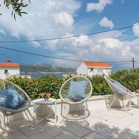 Apartment In Slatine Near The Beach, Cleaning Included Apartament