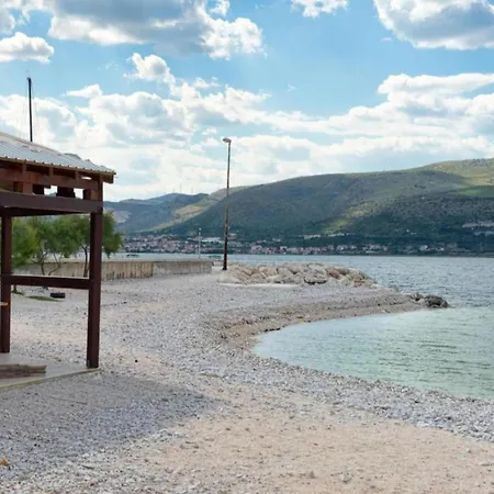 Apartment In Slatine Near The Beach, Cleaning Included