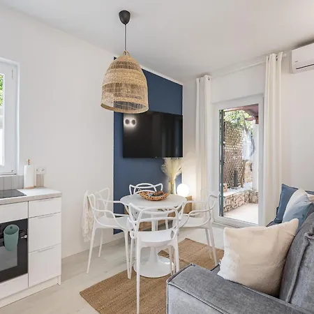 Apartament Apartment In Slatine Near The Beach, Cleaning Included *