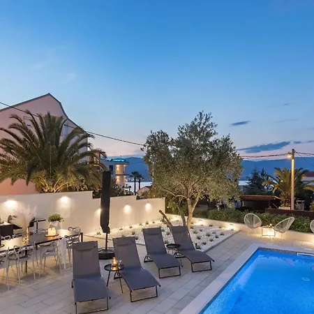 Apartament Apartment In Slatine Near The Beach, Cleaning Included