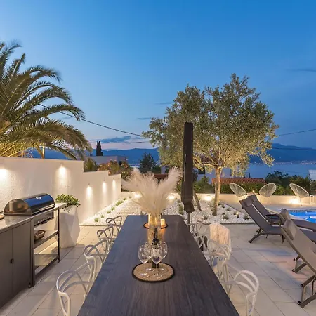 Apartament Apartment In Slatine Near The Beach, Cleaning Included *