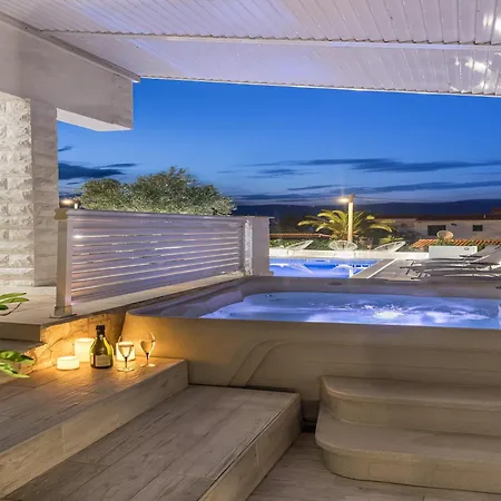 Apartment In Slatine Near The Beach, Cleaning Included *